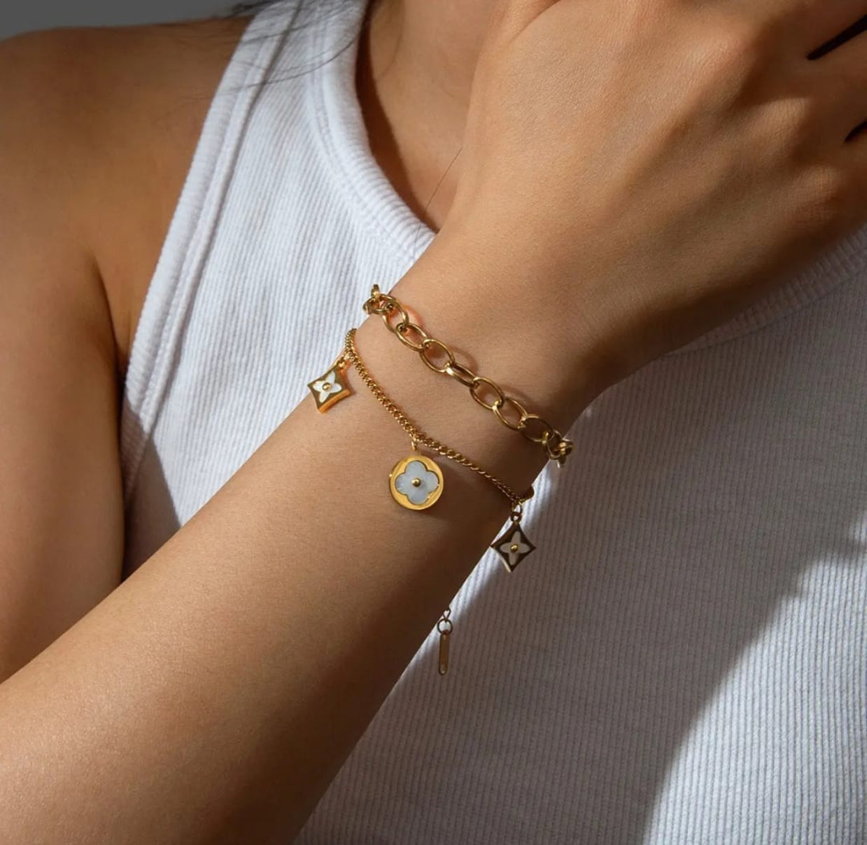 Gold Plated Queen Head Round Bracelet