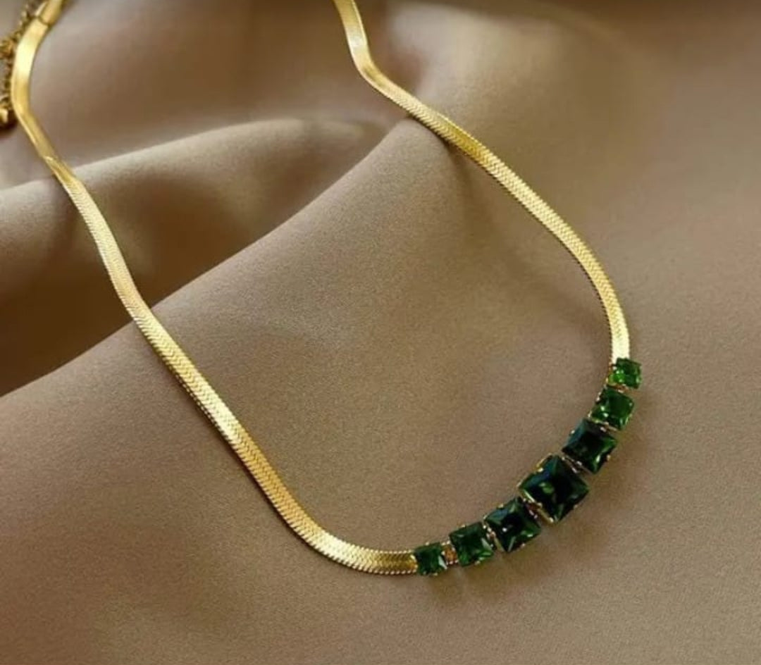 Green stones necklace