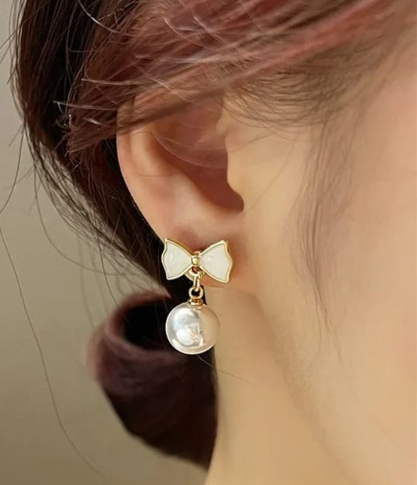 Bow Pearl Earrings