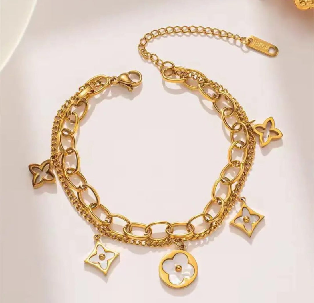 Gold Plated Queen Head Round Bracelet